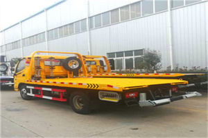 运河附近拖车救援搭电